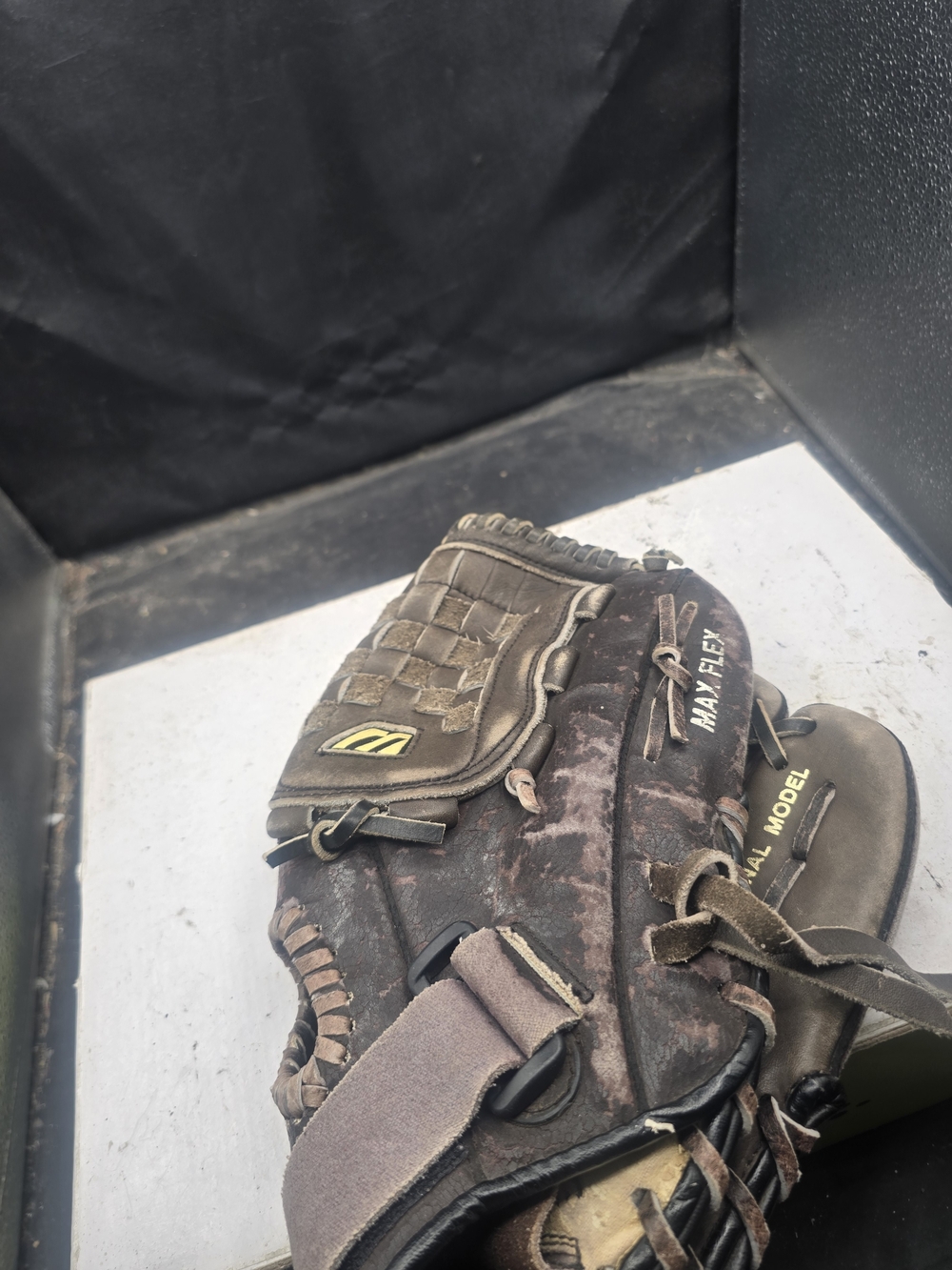 Wilson Men’s Brown Max Flex Baseball Glove